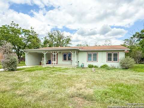 1002 Dove, Devine, TX 78016