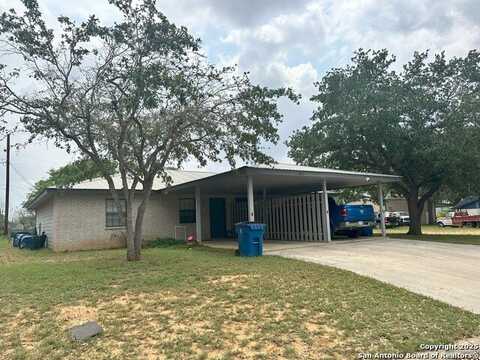 821 Nancy, Pleasanton, TX 78064