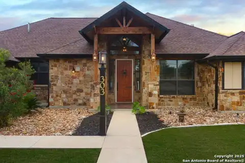 303 Schneider St, Poth, TX 78147