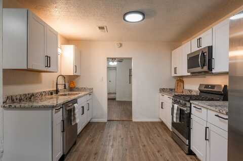 1218 BARELAS Street SW, Albuquerque, NM 87102