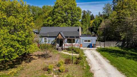 211 4th St, Dover, ID 83825