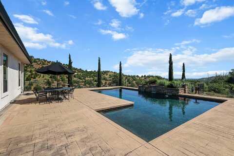 9915 Swasey Drive, Redding, CA 96001