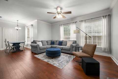 710 E Boyd Dr, Baton Rouge, LA 70808