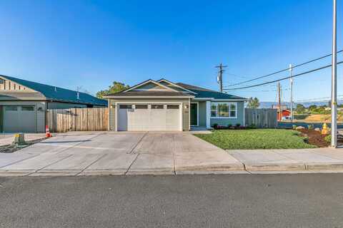 157 Cottonwood Drive, Eagle Point, OR 97524