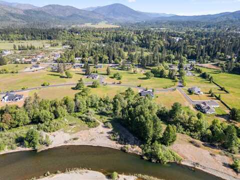 568 E Forks Circle, Cave Junction, OR 97523