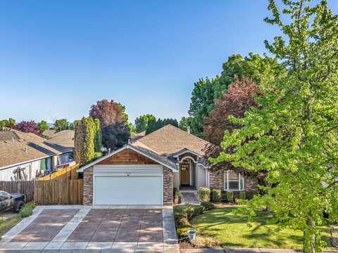 914 Birmingham Street, Medford, OR 97501