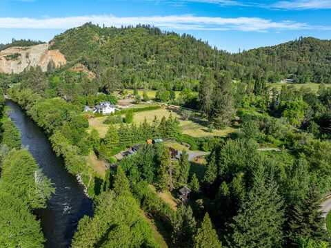8422 New Hope Road, Grants Pass, OR 97527