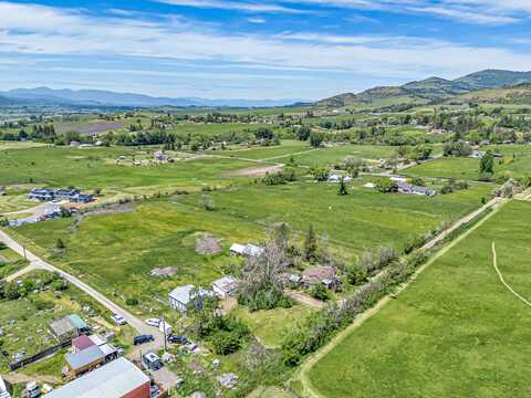 560 E Valley View Road, Ashland, OR 97520