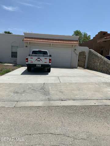 2200 King James Ln Place, El Paso, TX 79903