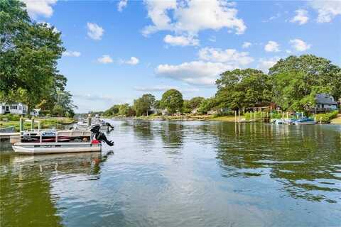 93 Riverside Drive, South Kingstown, RI 02879