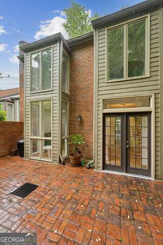 68 Willow, Atlanta, GA 30342