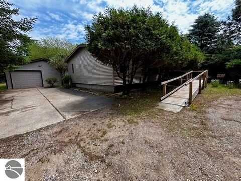 8067 Cherry Avenue, Rapid City, MI 49676