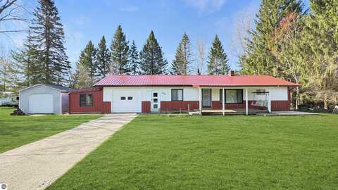 1020 E 46 Road, Cadillac, MI 49601