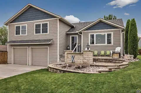 3933 SW 38th TER, Topeka, KS 66610