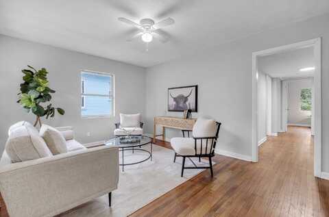 2069 Holmes Street, Tallahassee, FL 32305
