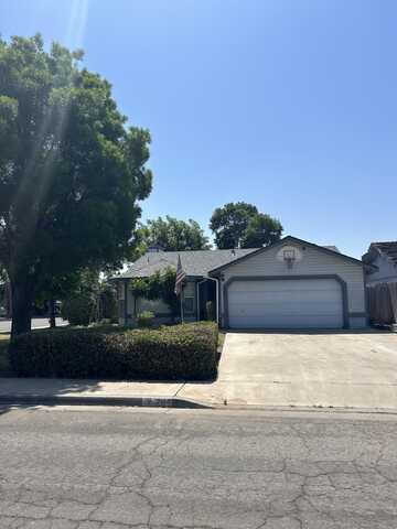 705 W Rita Street, Farmersville, CA 93223