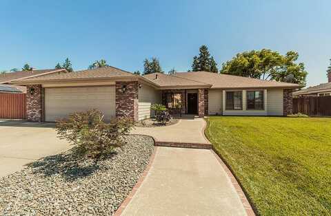 1025 E Cambridge Avenue, Visalia, CA 93292