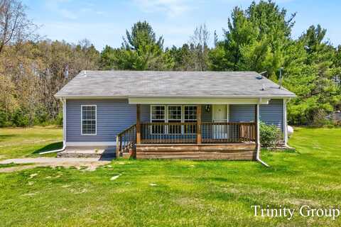 7950 S Sequoya Trail, Howard City, MI 49329