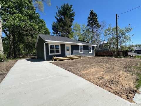 28 Fremont Avenue, Fremont, MI 49412