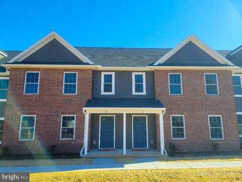 8 SKIP LN, CARLISLE, PA 17013