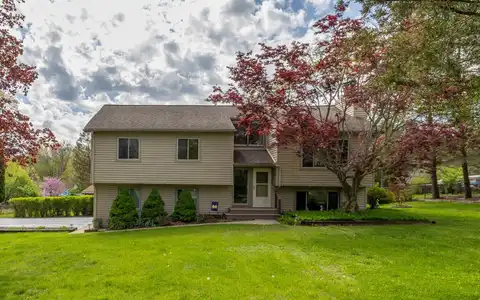 11926 Neil Street, Pinckney, MI 48169