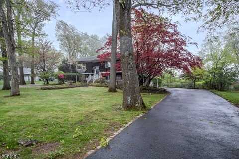 35 Kadel Dr, Mount Arlington, NJ 07856