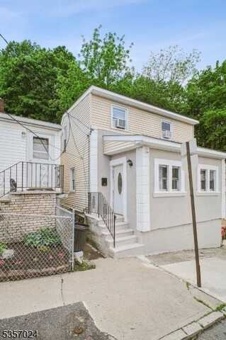 296 Dixon Ave, Paterson, NJ 07501