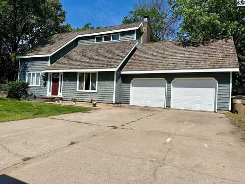 314 Juniper Dr, Hutchinson, KS 67502