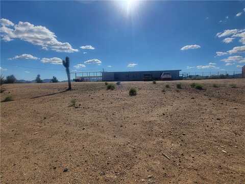 5469 N Cove Road, Golden Valley, AZ 86413