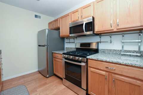 2790 S Knightsbridge Circle, Ann Arbor, MI 48105