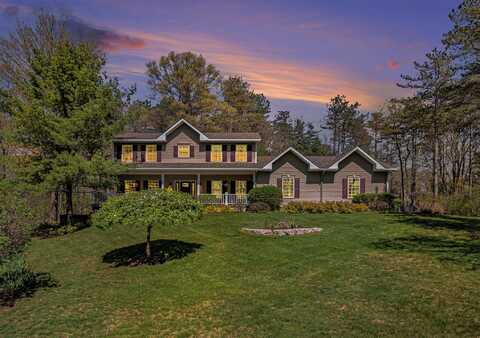 930 McCabe Avenue NE, Ada, MI 49301