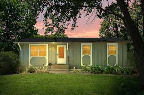 605 Sunnybrook Drive, Blue Springs, MO 64014