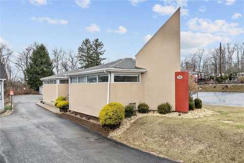 940 Beaver Grade Rd, Crescent, PA 15108