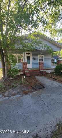 1002 S 7th Street, Wilmington, NC 28401