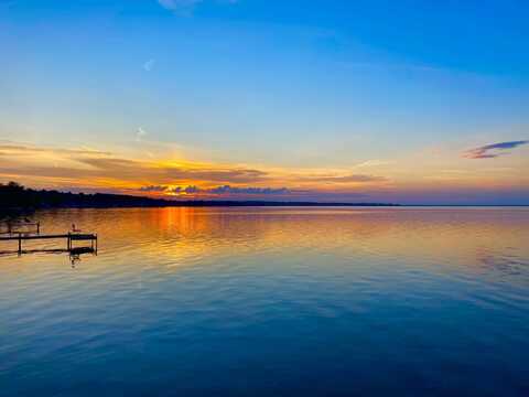 204 Broadway Road, Houghton Lake, MI 48629