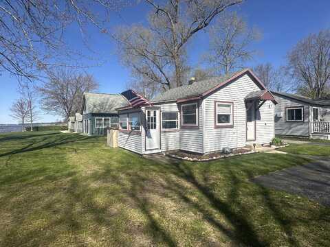 8139 E Houghton Lake Drive, Houghton Lake, MI 48629