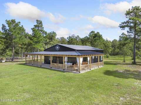 500 Tomahawk Road, Maple Hill, NC 28454