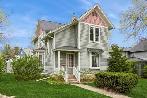 313 5th Ave NW, MtVernon, IA 52314