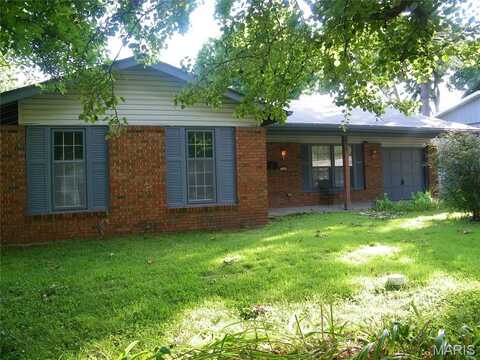 574 Coach Light Lane, Hazelwood, MO 63042