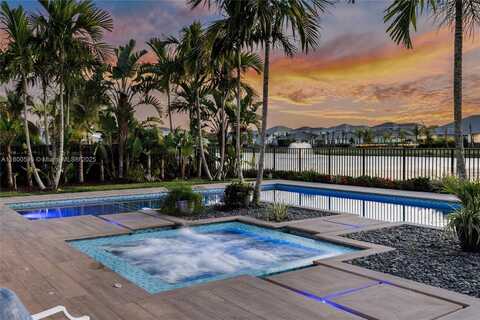 9369 Crestview Cir, Palm Beach Gardens, FL 33412