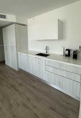 6080 Collins Ave, Miami Beach, FL 33140