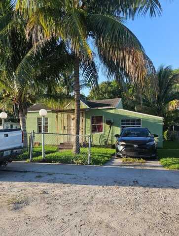 846 NW 114th St, Miami, FL 33168