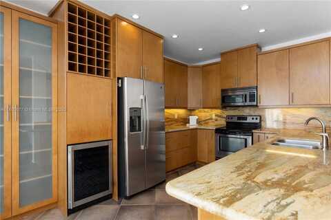 935 Corkwood St, Hollywood, FL 33019