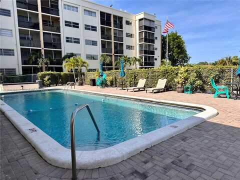 220 SW 9th Ave, Hallandale Beach, FL 33009