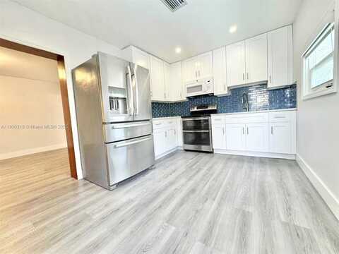 3761 NW 1st St, Miami, FL 33126