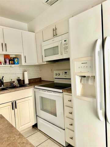 3000 NE 16th Ave, Oakland Park, FL 33334