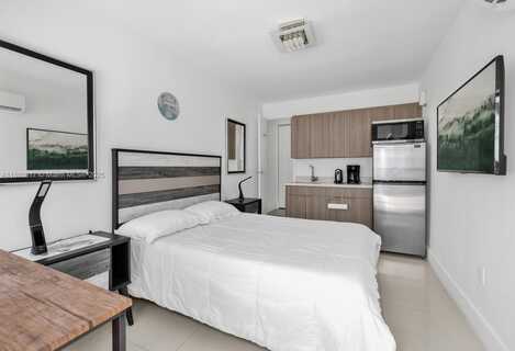 7910 Byron Ave, Miami Beach, FL 33141