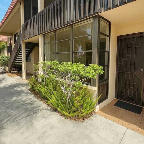 800 NE 199th St, Miami, FL 33179