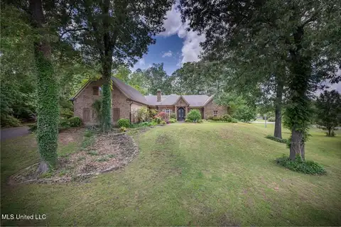 3299 E Woodland Trace, Southaven, MS 38672