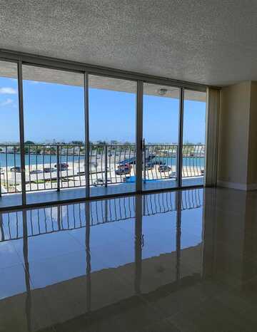 7601 E Treasure Dr, North Bay Village, FL 33141